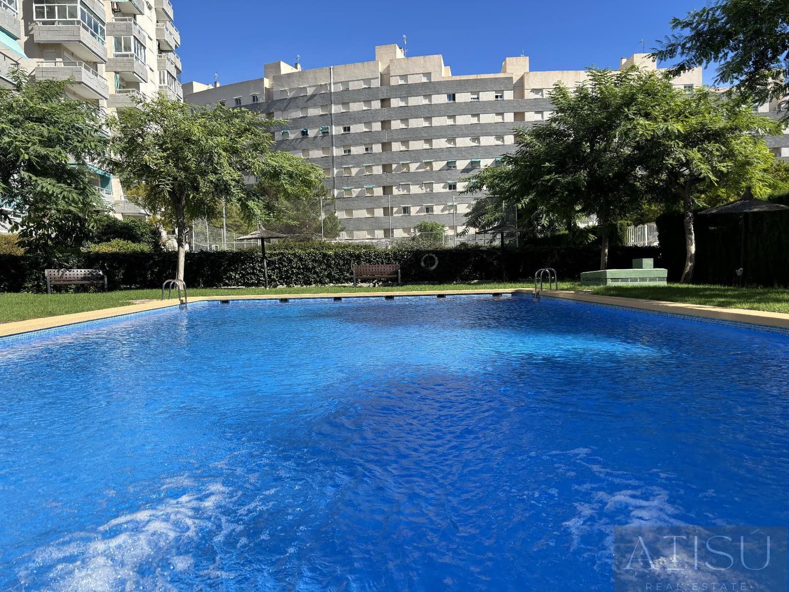 Appartement de 2 chambres à louer à El Campello avec piscine garage - 2 000 € (Ref: 9964517)