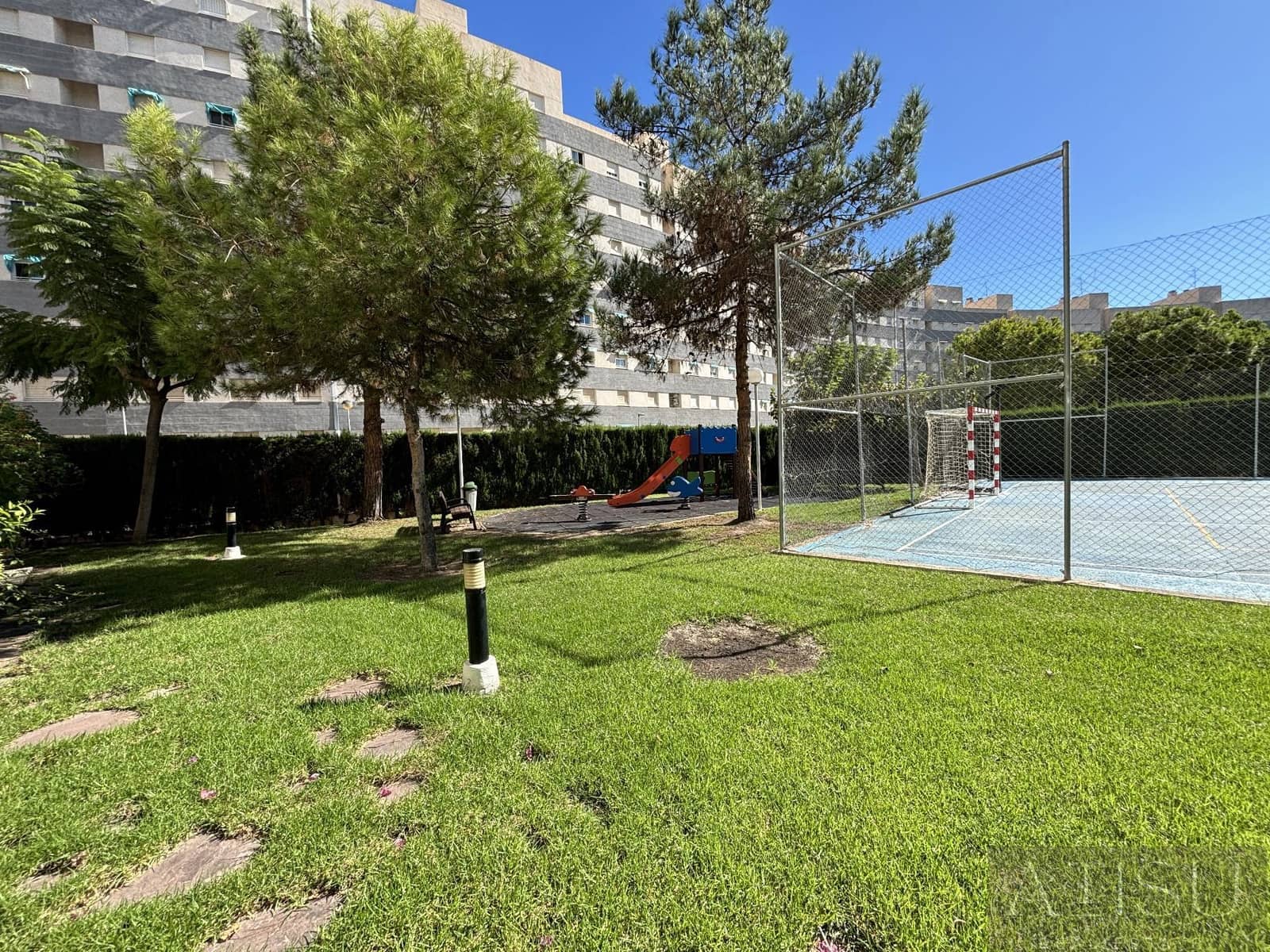 Appartement de 2 chambres à louer à El Campello avec piscine garage - 2 000 € (Ref: 9964517)