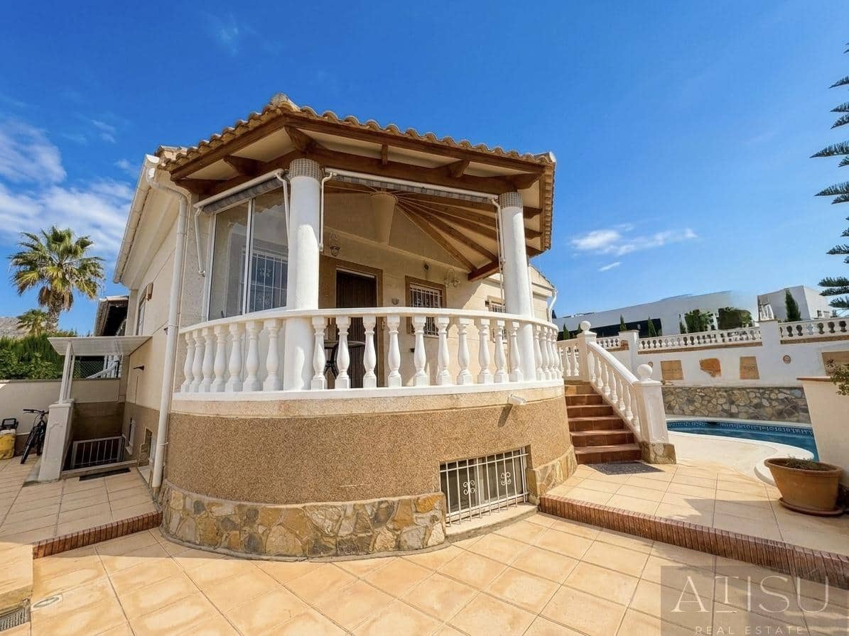 4 bedroom Villa for sale in Busot with pool - € 360,000 (Ref: 9965938)