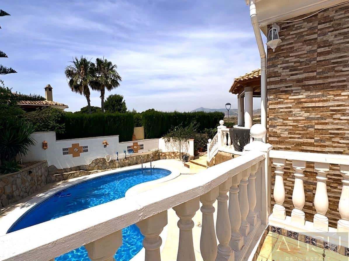 4 bedroom Villa for sale in Busot with pool - € 360,000 (Ref: 9965938)