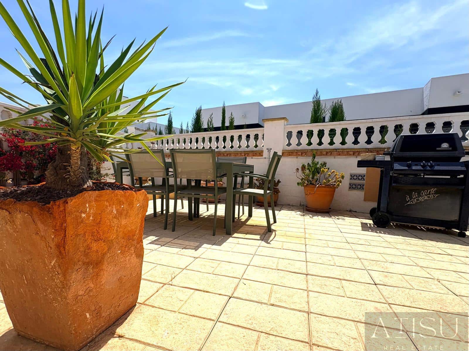 4 bedroom Villa for sale in Busot with pool - € 360,000 (Ref: 9965938)