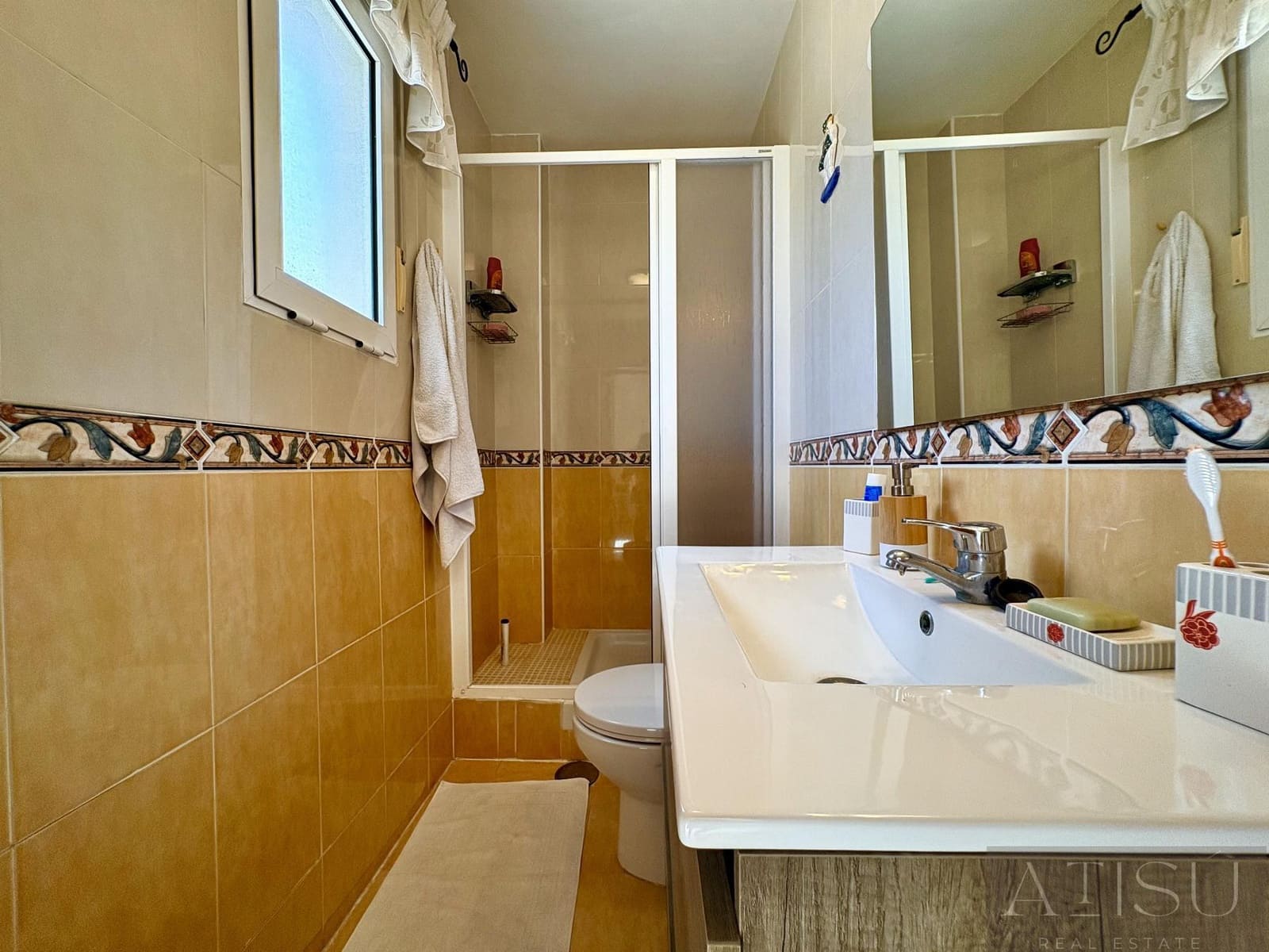 4 bedroom Villa for sale in Busot with pool - € 360,000 (Ref: 9965938)