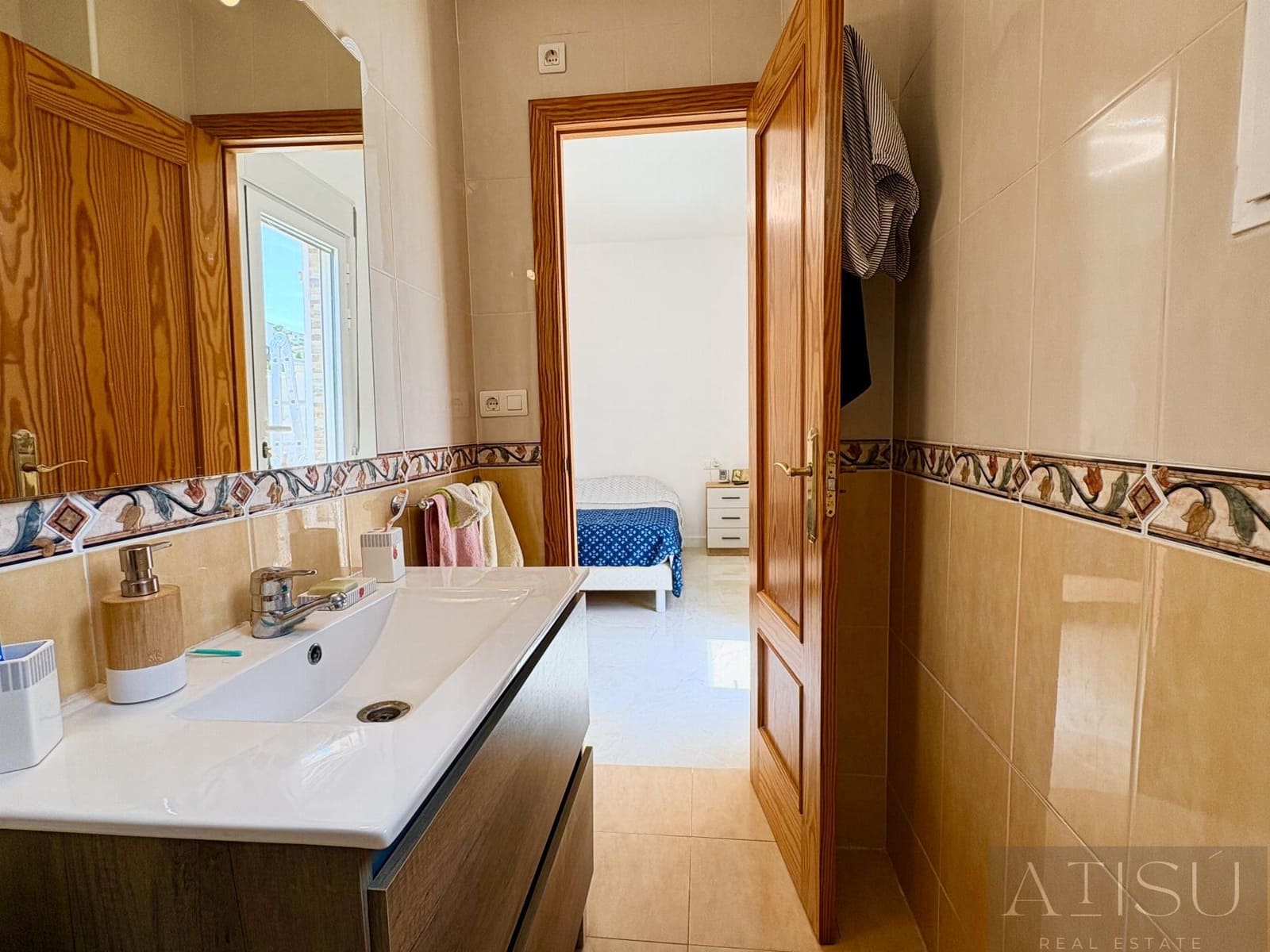 4 bedroom Villa for sale in Busot with pool - € 360,000 (Ref: 9965938)