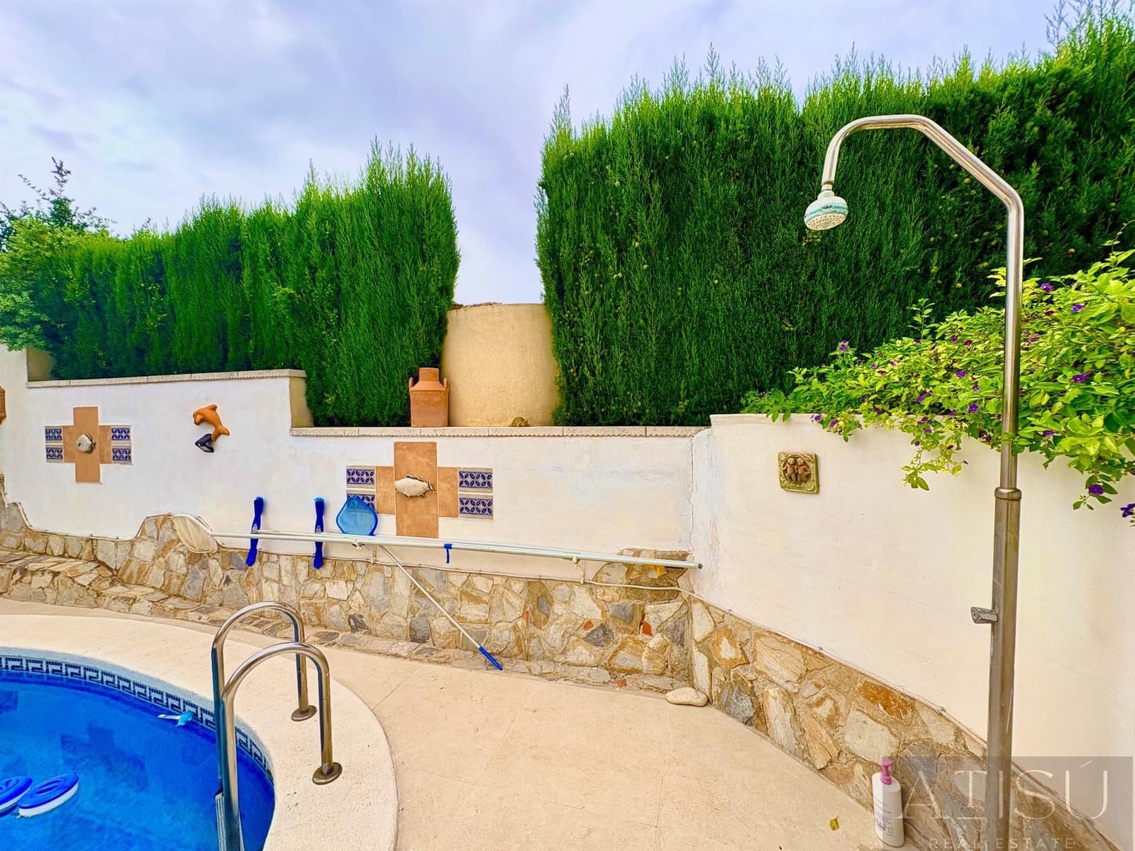 4 bedroom Villa for sale in Busot with pool - € 360,000 (Ref: 9965938)