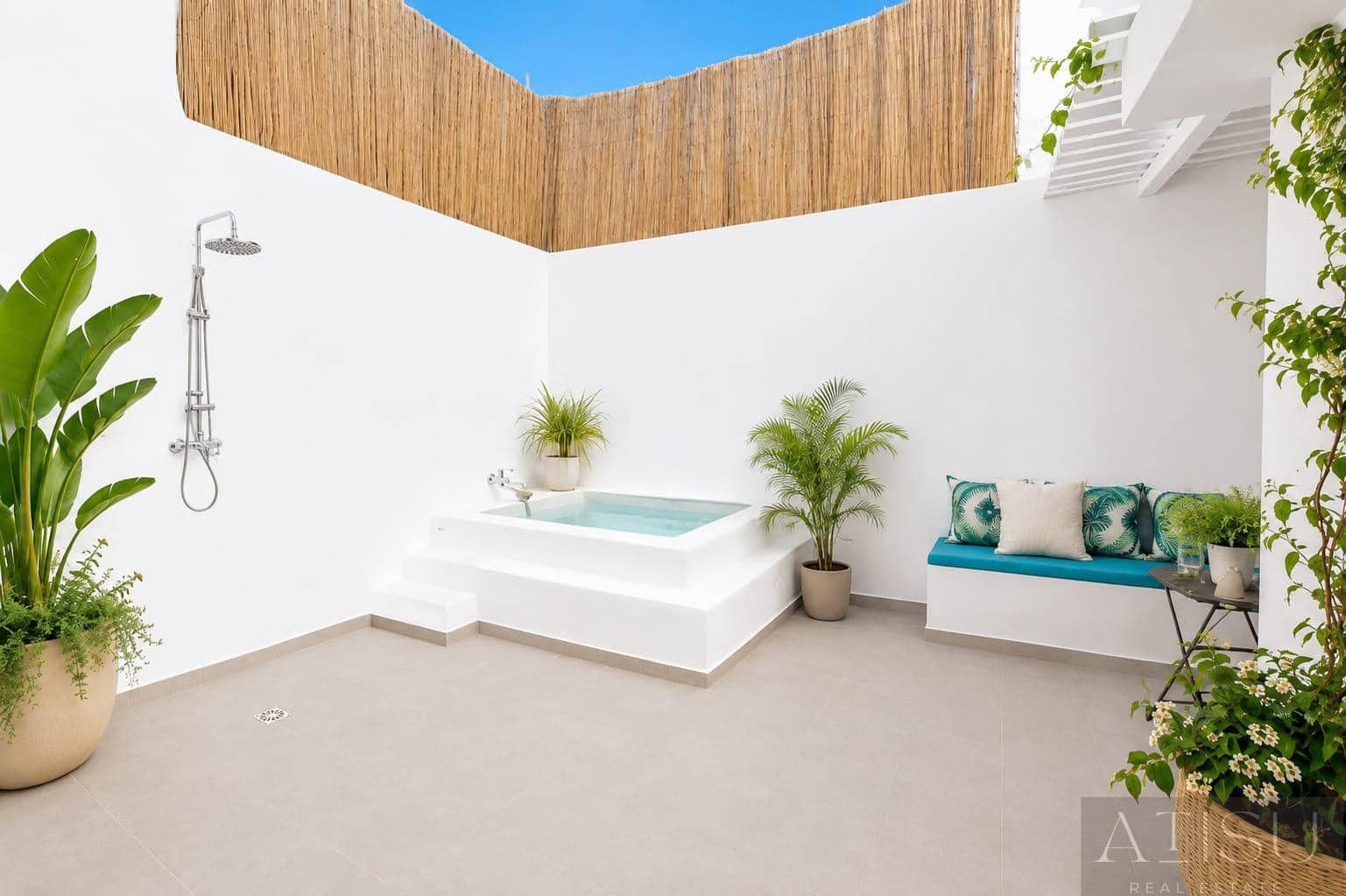 4 bedroom Villa for sale in Muchamiel / Mutxamel with pool - € 329,000 (Ref: 9967093)