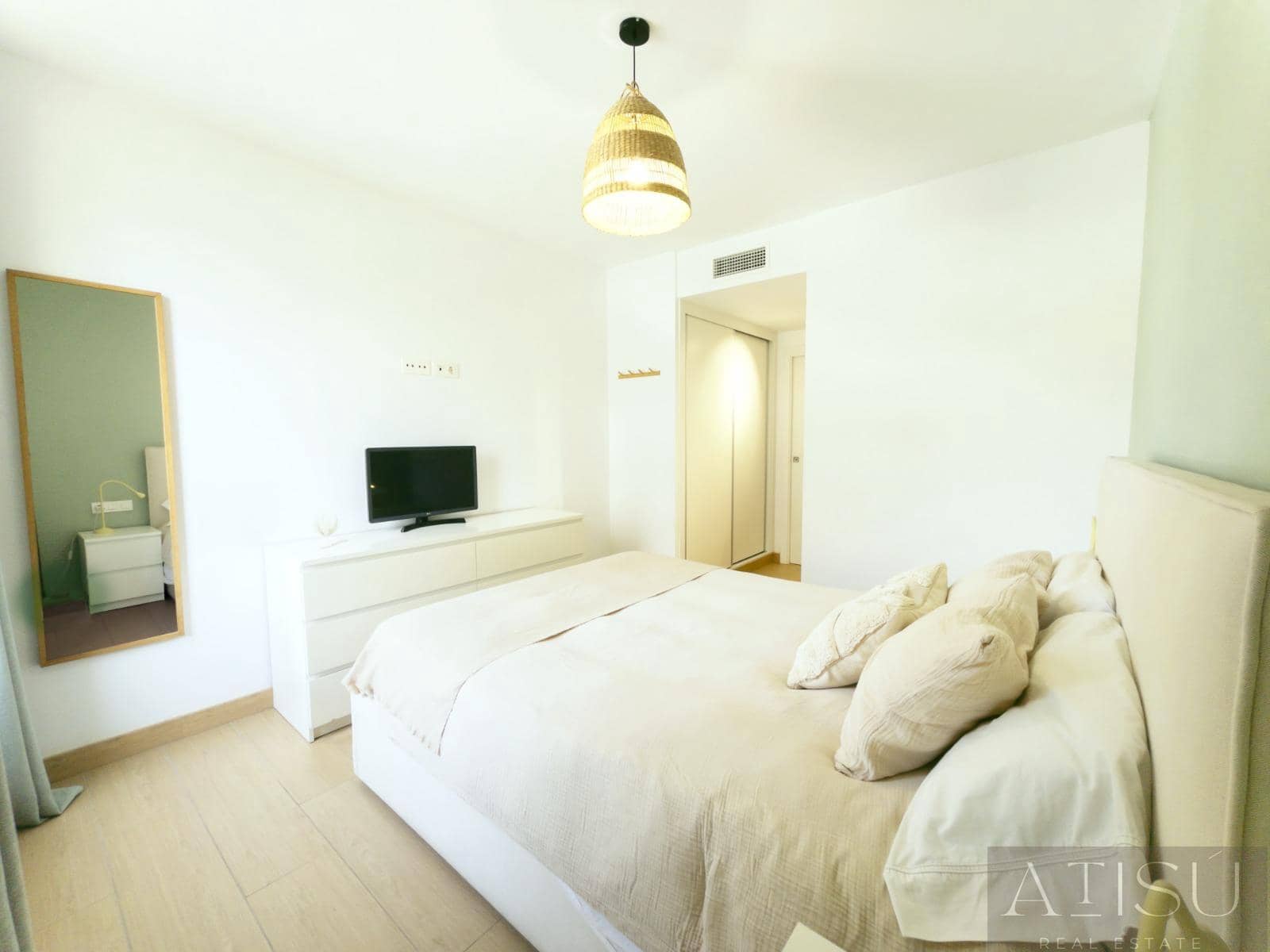 4 bedroom Flat for sale in Alicante / Alacant city with pool garage - € 750,000 (Ref: 9997781)