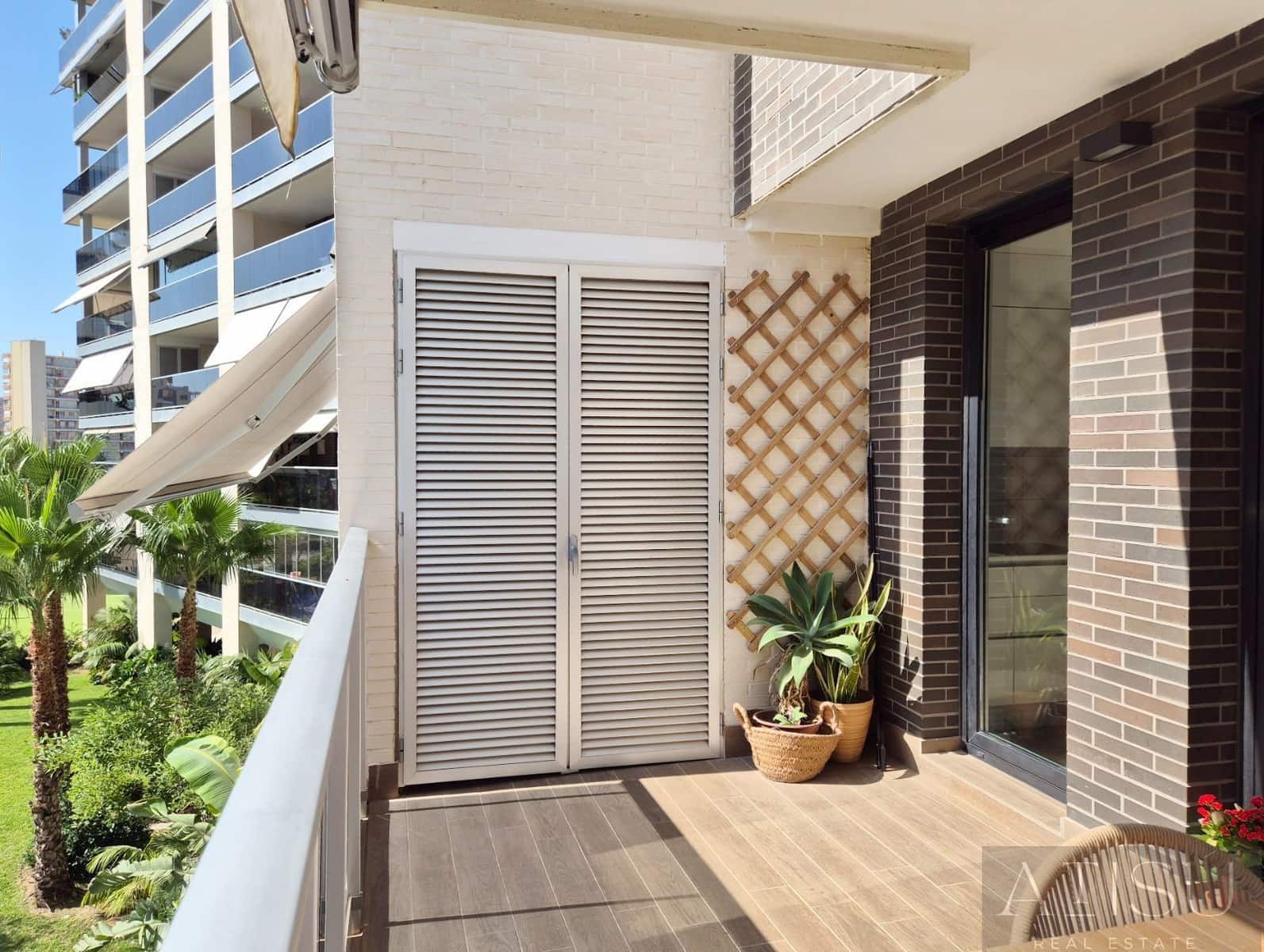 4 bedroom Flat for sale in Alicante / Alacant city with pool garage - € 750,000 (Ref: 9997781)