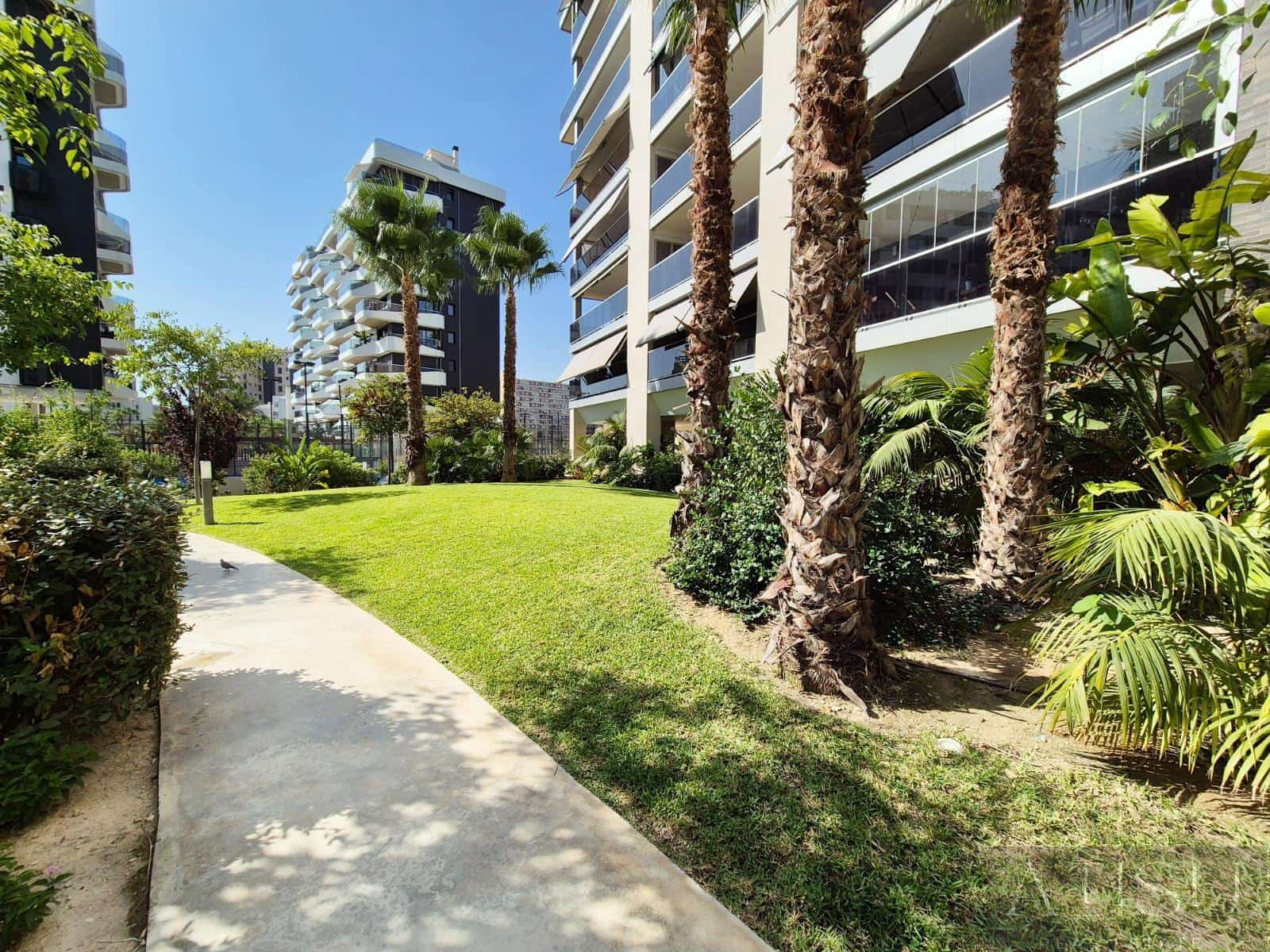 4 bedroom Flat for sale in Alicante / Alacant city with pool garage - € 750,000 (Ref: 9997781)