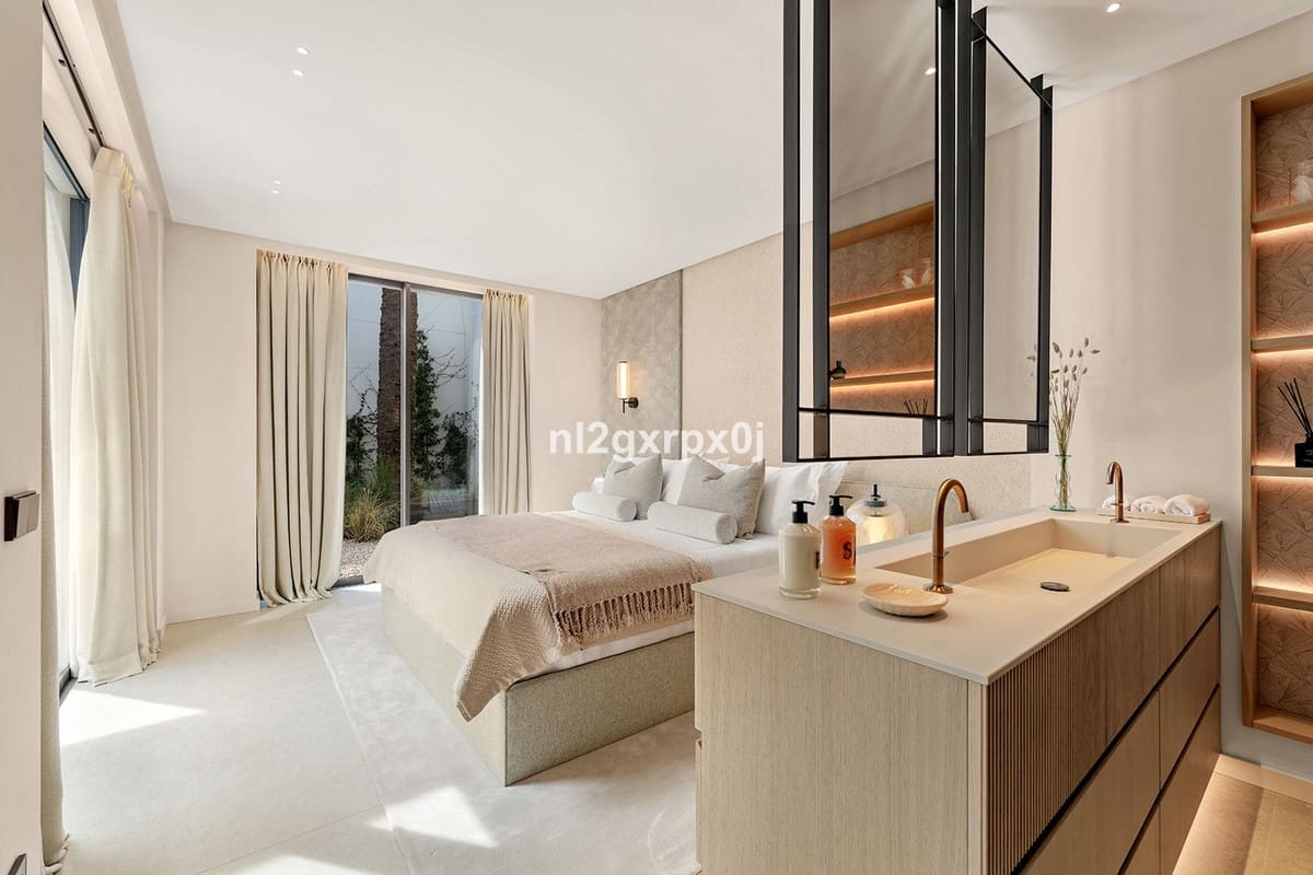 4 Zimmer Villa zu verkaufen in Aloha Golf mit Pool Garage - 5.975.000 € (Ref: 10140421)