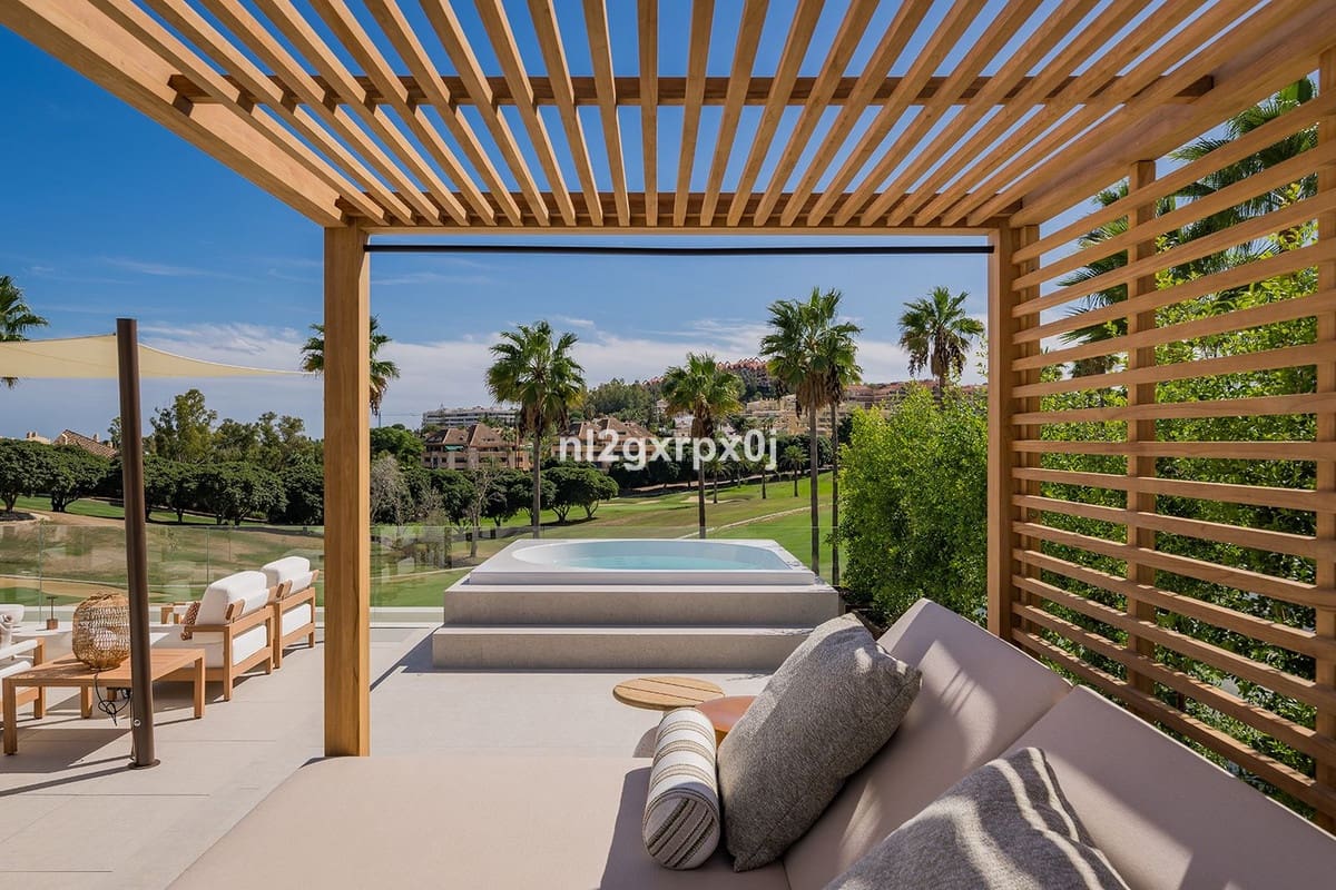 4 Zimmer Villa zu verkaufen in Aloha Golf mit Pool Garage - 5.975.000 € (Ref: 10140421)