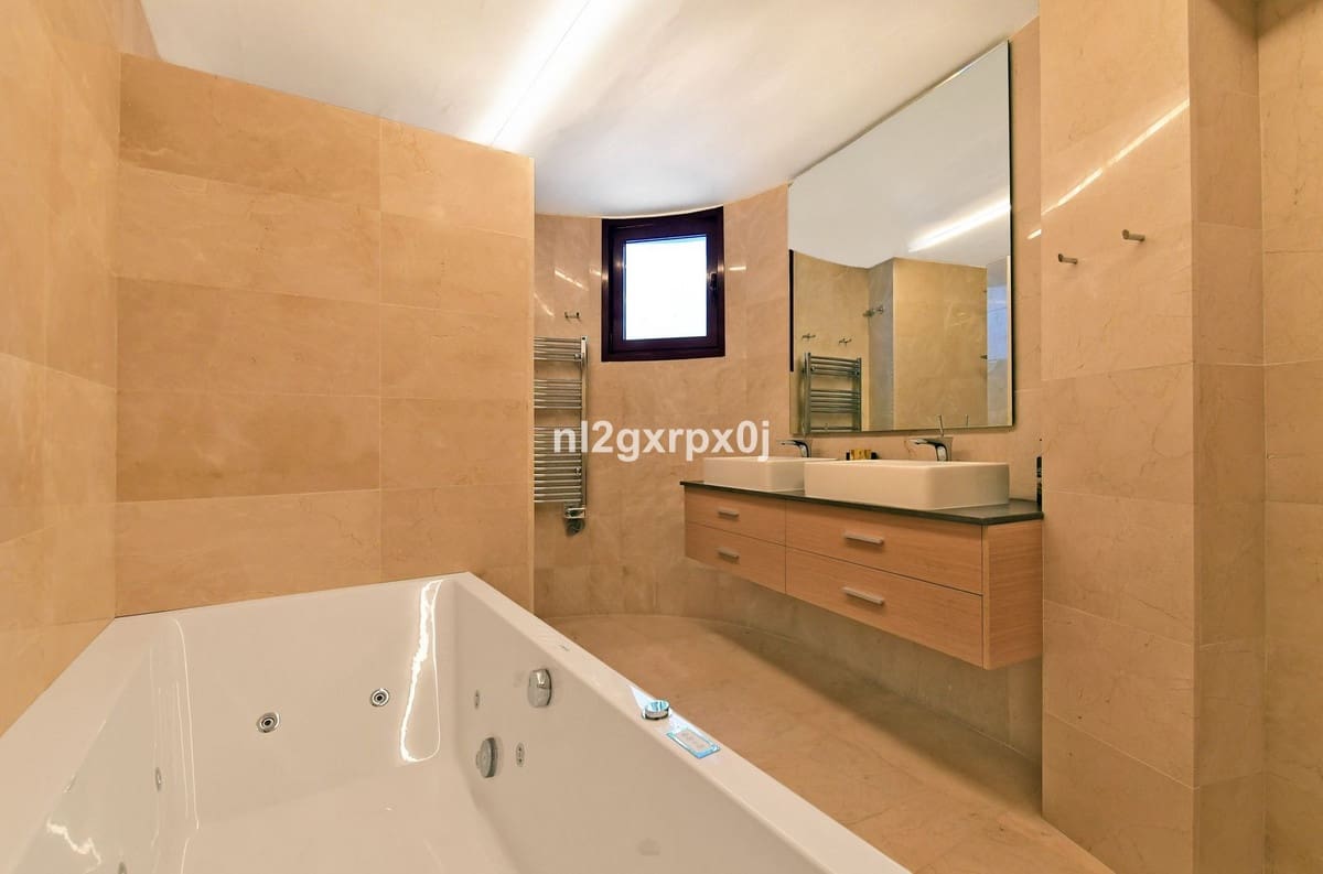 7 soveværelse Villa til salg i Nueva Andalucia med swimmingpool garage - € 4.400.000 (Ref: 10140422)