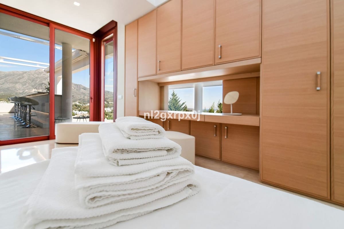 7 soveværelse Villa til salg i Nueva Andalucia med swimmingpool garage - € 4.400.000 (Ref: 10140422)