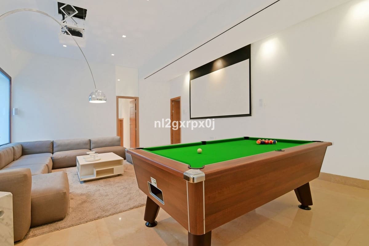 7 soveværelse Villa til salg i Nueva Andalucia med swimmingpool garage - € 4.400.000 (Ref: 10140422)
