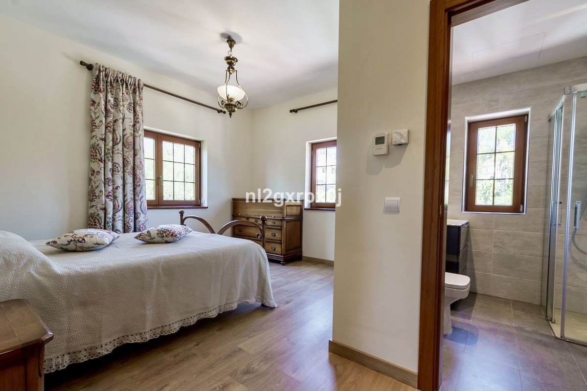 Chalet de 5 habitaciones en El Rosario en venta con piscina garaje - 2.490.000 € (Ref: 10140423)