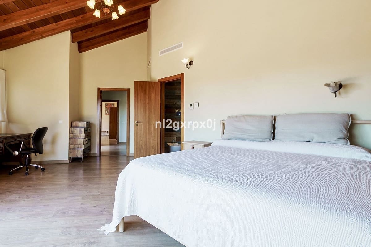 Chalet de 5 habitaciones en El Rosario en venta con piscina garaje - 2.490.000 € (Ref: 10140423)