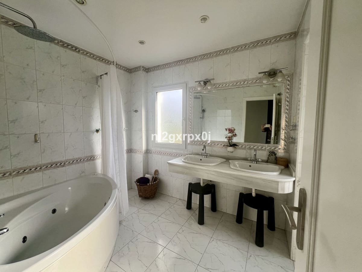 3 Zimmer Villa zu verkaufen in La Reserva mit Pool Garage - 1.195.000 € (Ref: 10140426)