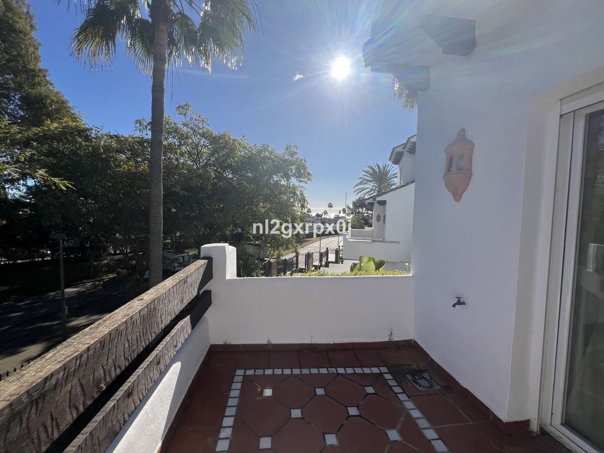3 bedroom Townhouse for rent in Costalita with pool garage - € 4,500 (Ref: 10158143)
