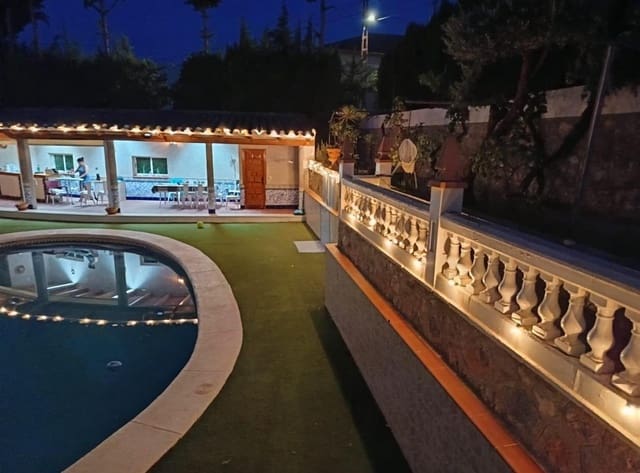10 soveværelse Villa til salg i Cúllar med swimmingpool garage - € 249.900 (Ref: 10041171)