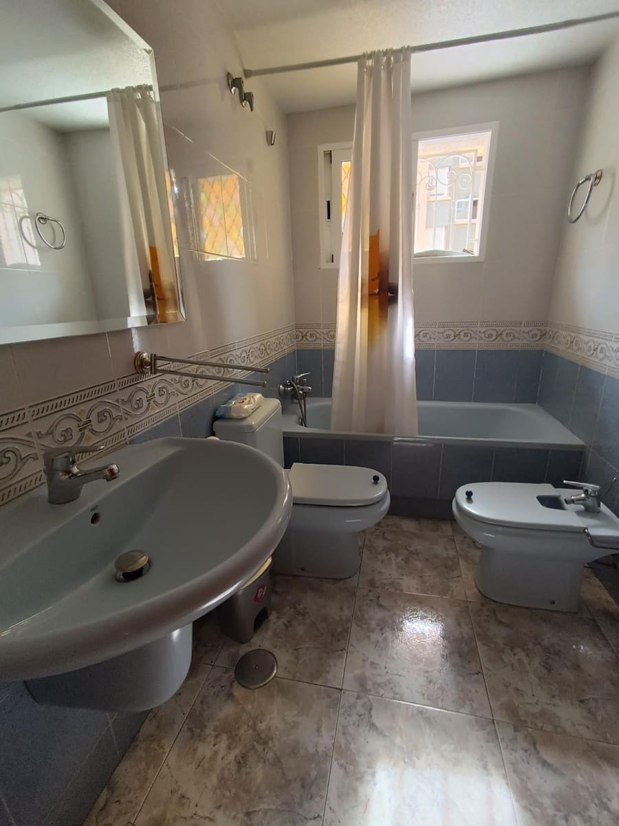 4 bedroom Apartment for sale in Aguilas with garage - € 300,000 (Ref: 9892756)