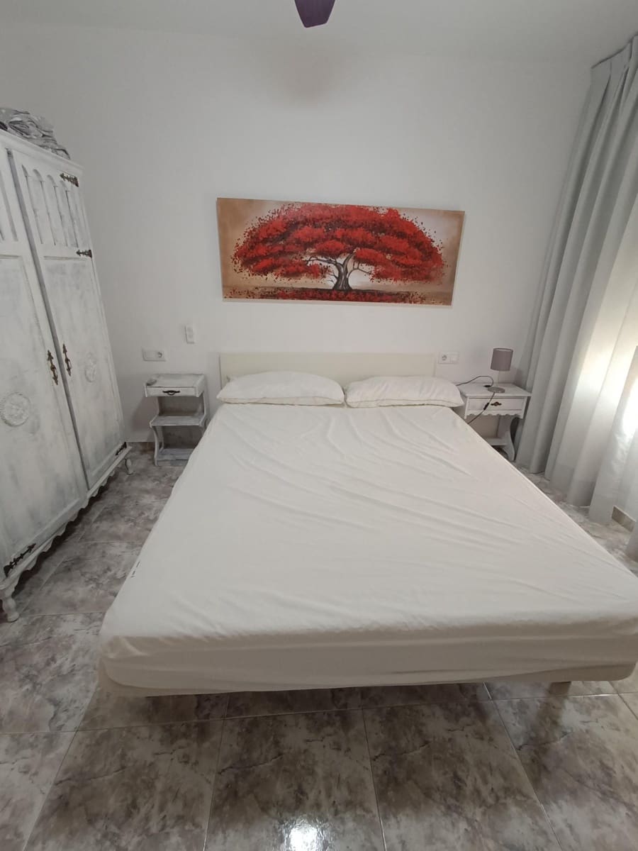 4 bedroom Apartment for sale in Aguilas with garage - € 300,000 (Ref: 9892756)
