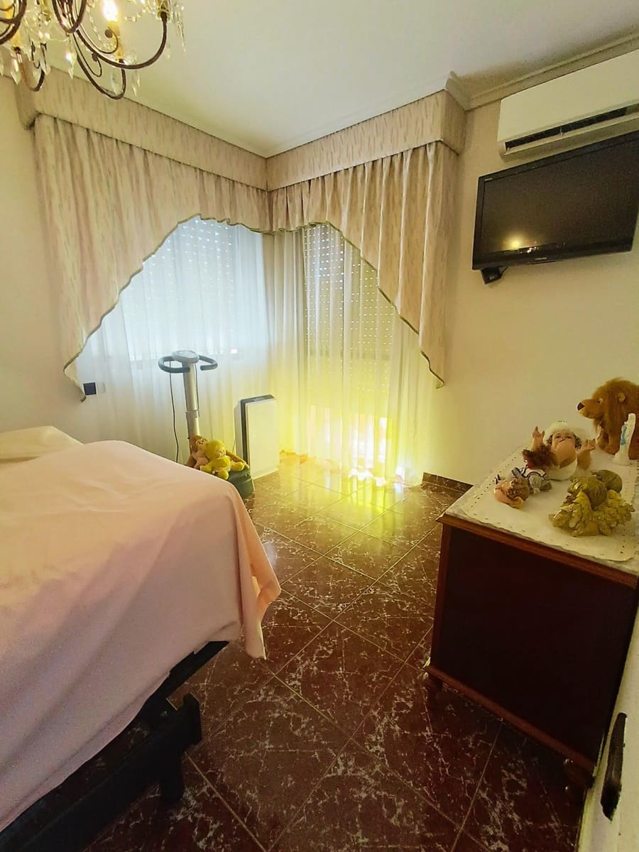 4 bedroom Apartment for sale in Aguilas with garage - € 218,900 (Ref: 9892761)