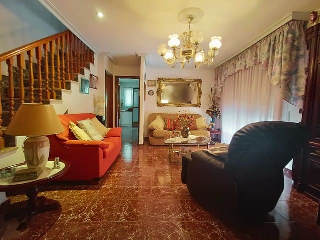 4 bedroom Apartment for sale in Aguilas with garage - € 218,900 (Ref: 9892761)