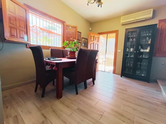 4 bedroom Villa for sale in Aguilas with pool garage - € 375,000 (Ref: 9892763)