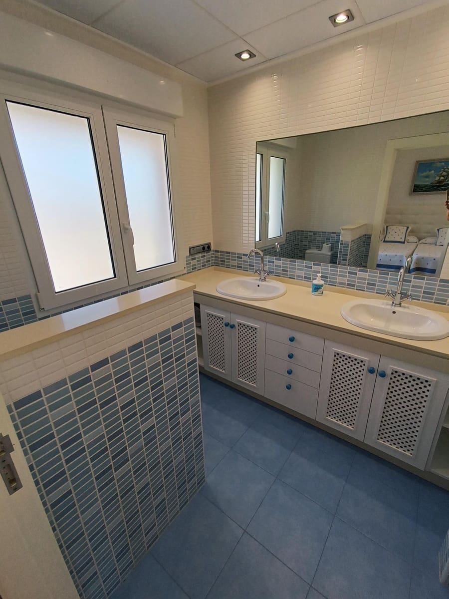 7 bedroom Villa for sale in Aguilas with pool garage - € 1,800,000 (Ref: 9892764)