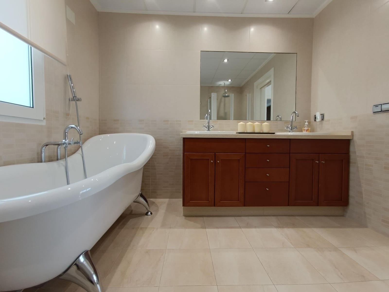 7 bedroom Villa for sale in Aguilas with pool garage - € 1,800,000 (Ref: 9892764)