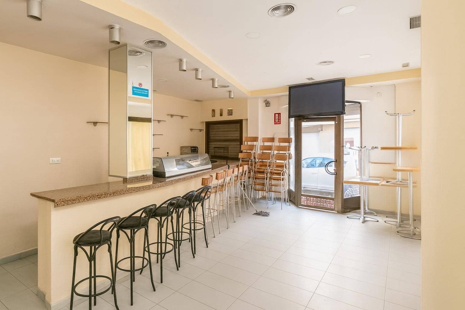 Local Comercial en Aguilas en venta con garaje - 103.500 € (Ref: 9892783)