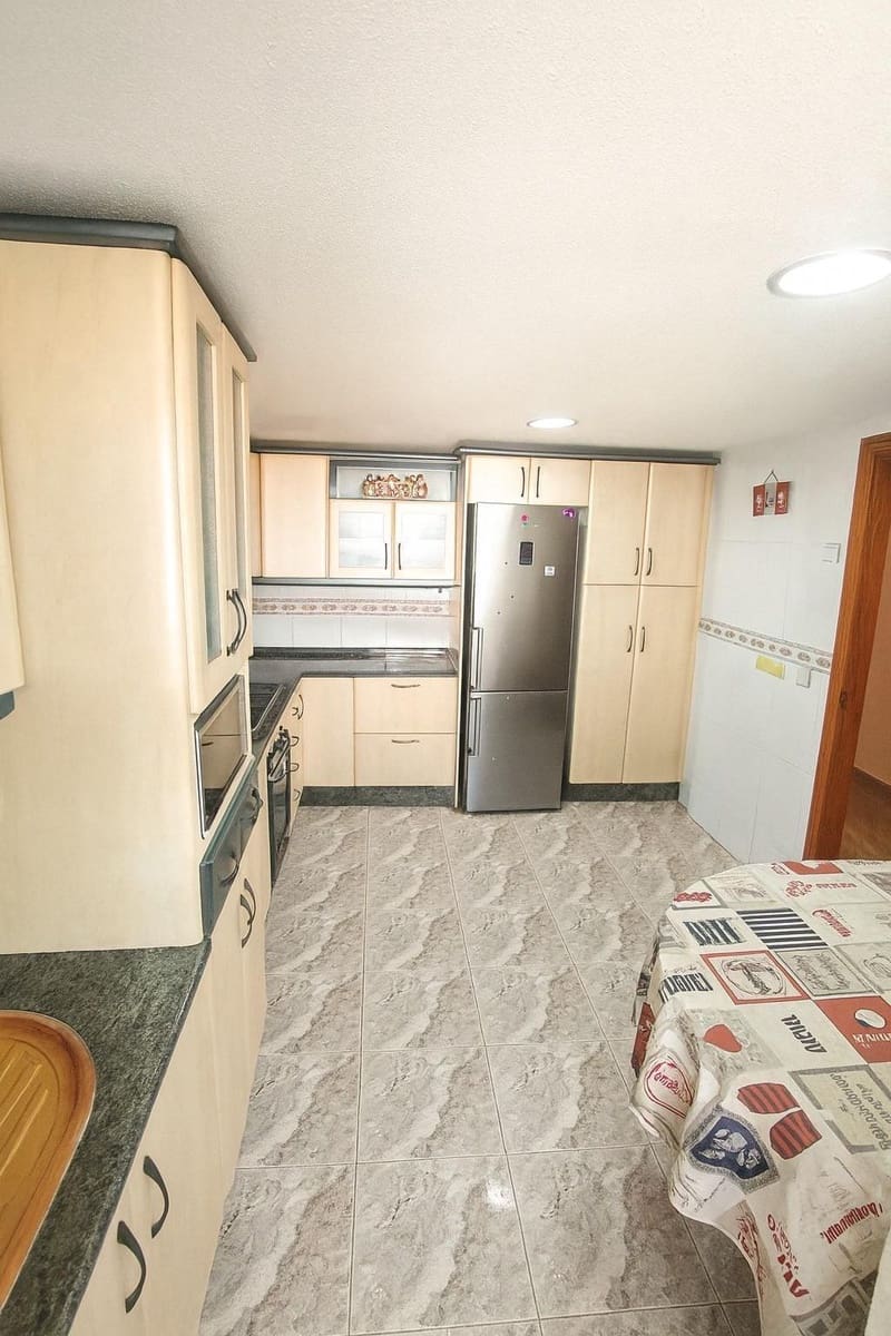 4 bedroom Flat for sale in Aguilas with garage - € 199,900 (Ref: 9892797)