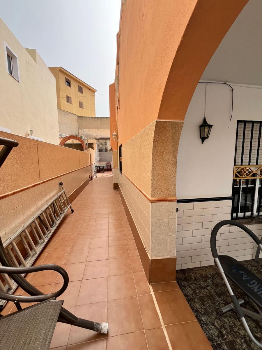 4 bedroom Villa for sale in Aguilas with garage - € 345,000 (Ref: 9892808)