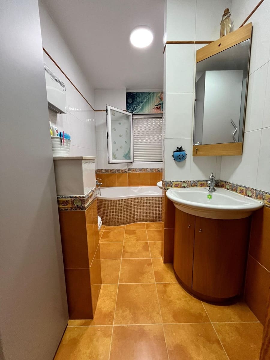 Chalet de 4 habitaciones en Los Collados en venta con garaje - 339.900 € (Ref: 9892823)