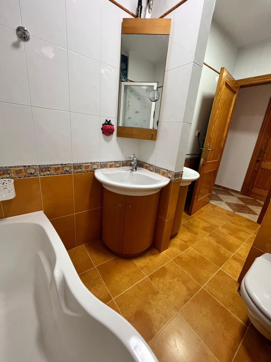 Chalet de 4 habitaciones en Los Collados en venta con garaje - 339.900 € (Ref: 9892823)