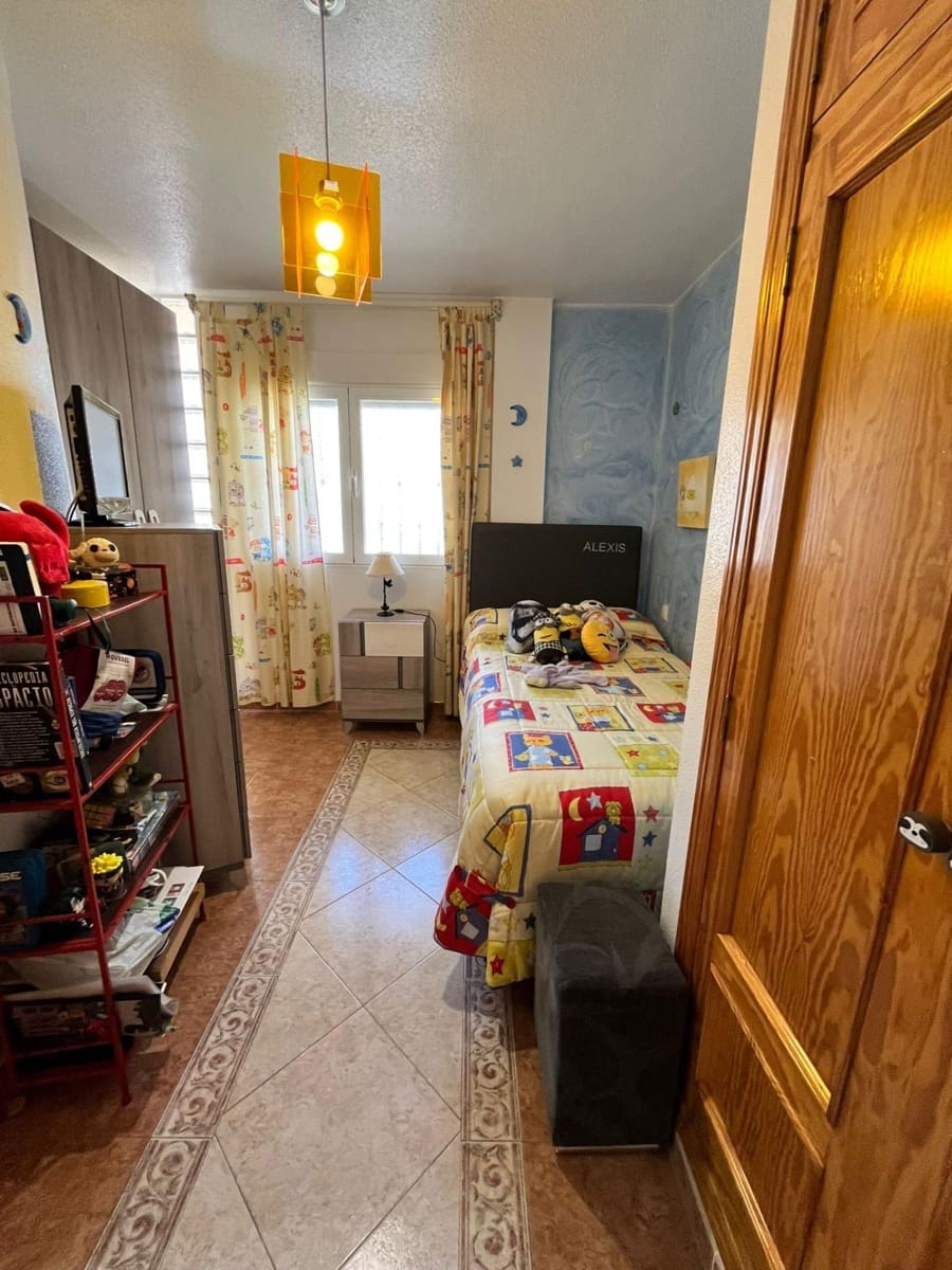Chalet de 4 habitaciones en Los Collados en venta con garaje - 339.900 € (Ref: 9892823)