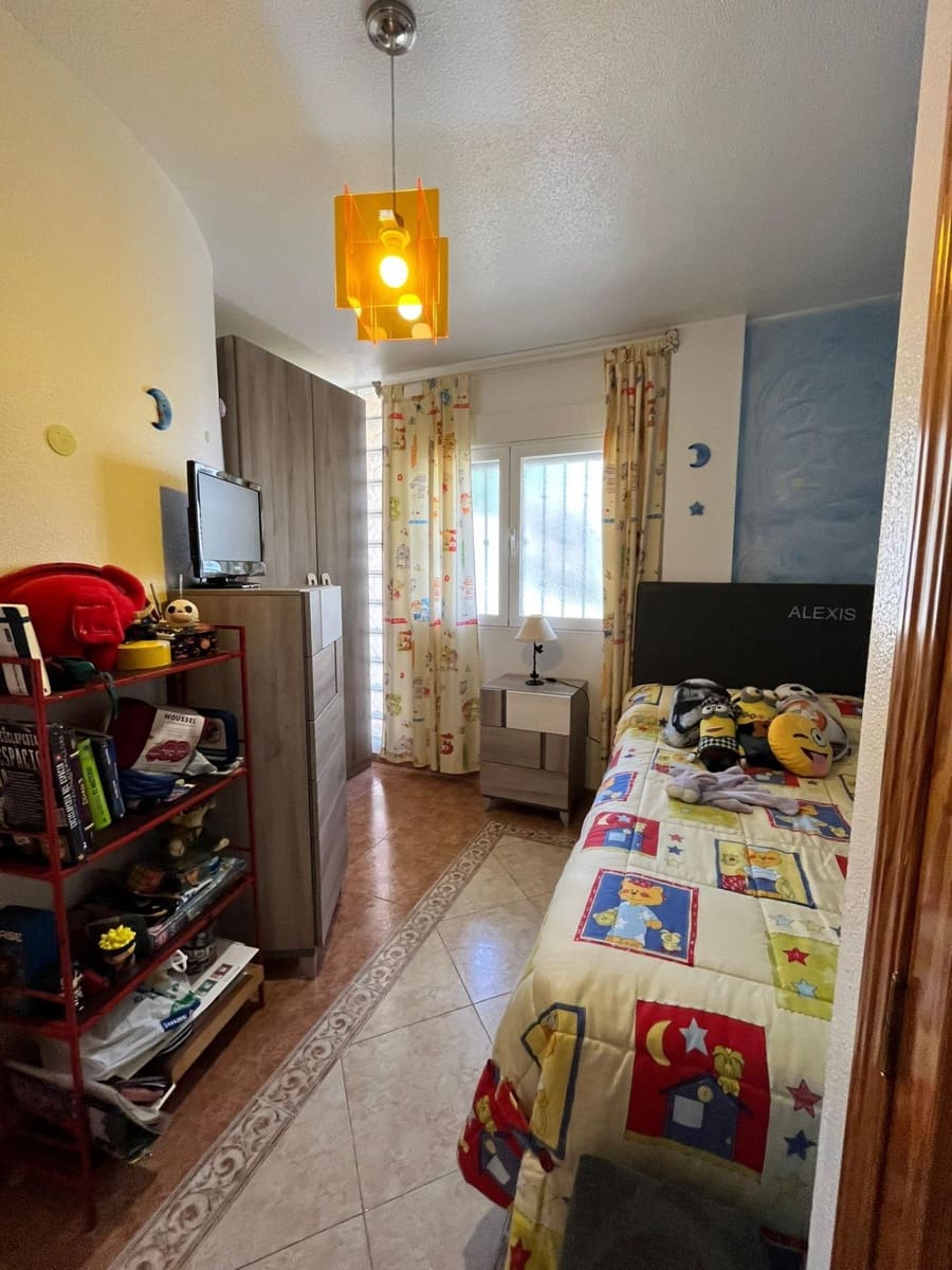 Chalet de 4 habitaciones en Los Collados en venta con garaje - 339.900 € (Ref: 9892823)