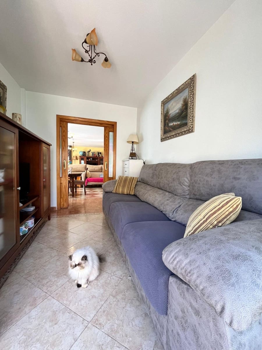 Chalet de 4 habitaciones en Los Collados en venta con garaje - 339.900 € (Ref: 9892823)
