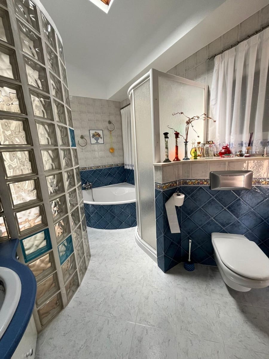 Chalet de 4 habitaciones en Los Collados en venta con garaje - 339.900 € (Ref: 9892823)
