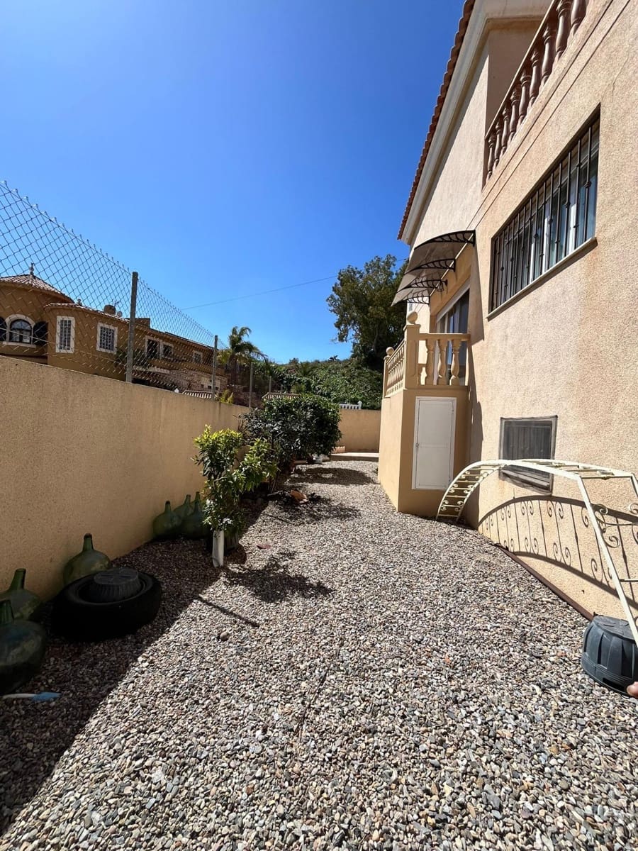 Chalet de 4 habitaciones en Los Collados en venta con garaje - 339.900 € (Ref: 9892823)