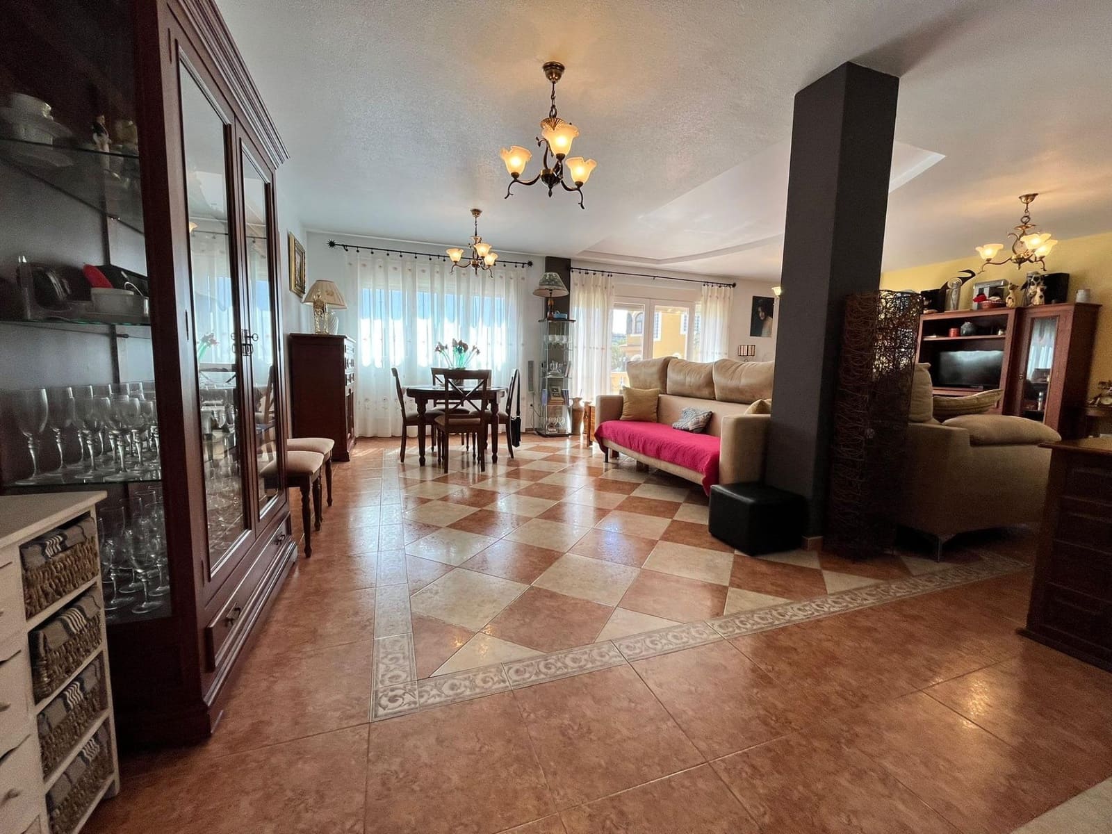 Chalet de 4 habitaciones en Los Collados en venta con garaje - 339.900 € (Ref: 9892823)