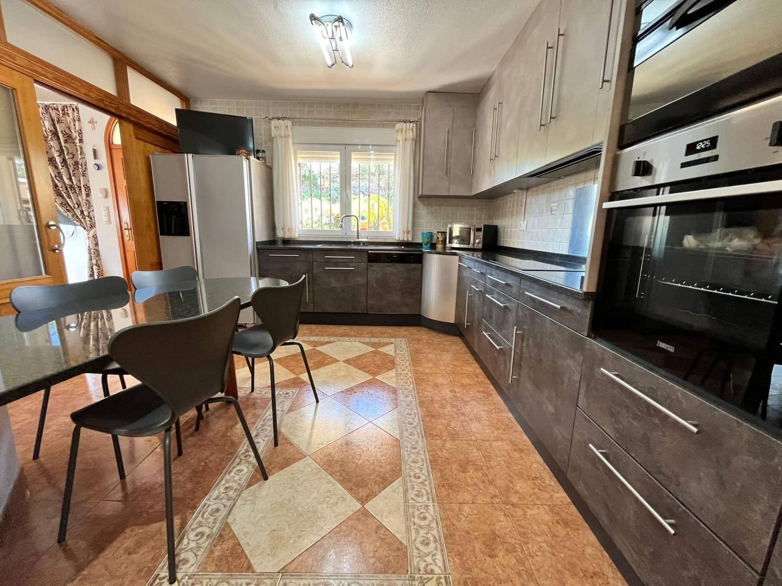 Chalet de 4 habitaciones en Los Collados en venta con garaje - 339.900 € (Ref: 9892823)