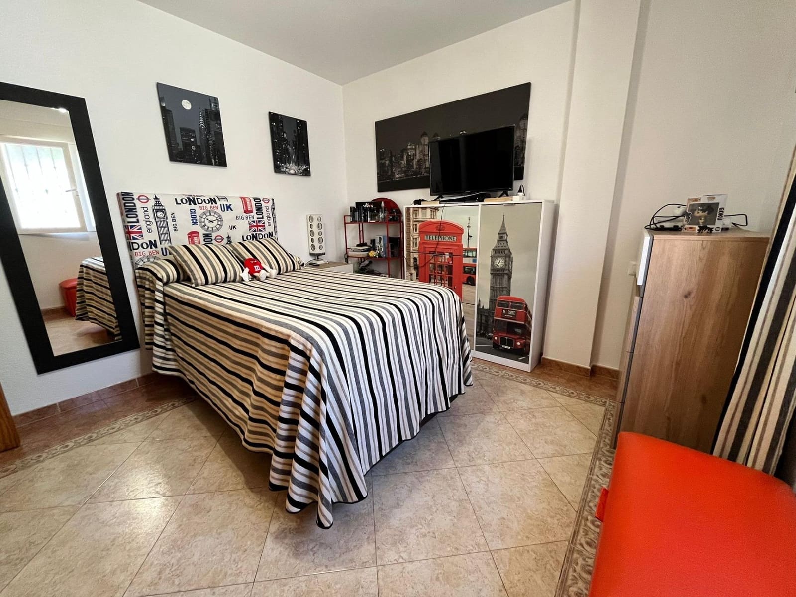 Chalet de 4 habitaciones en Los Collados en venta con garaje - 339.900 € (Ref: 9892823)