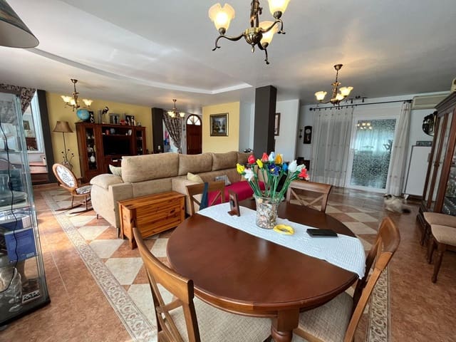 Chalet de 4 habitaciones en Los Collados, Aguilas en venta con garaje - 339.900 € (Ref: 9892823)