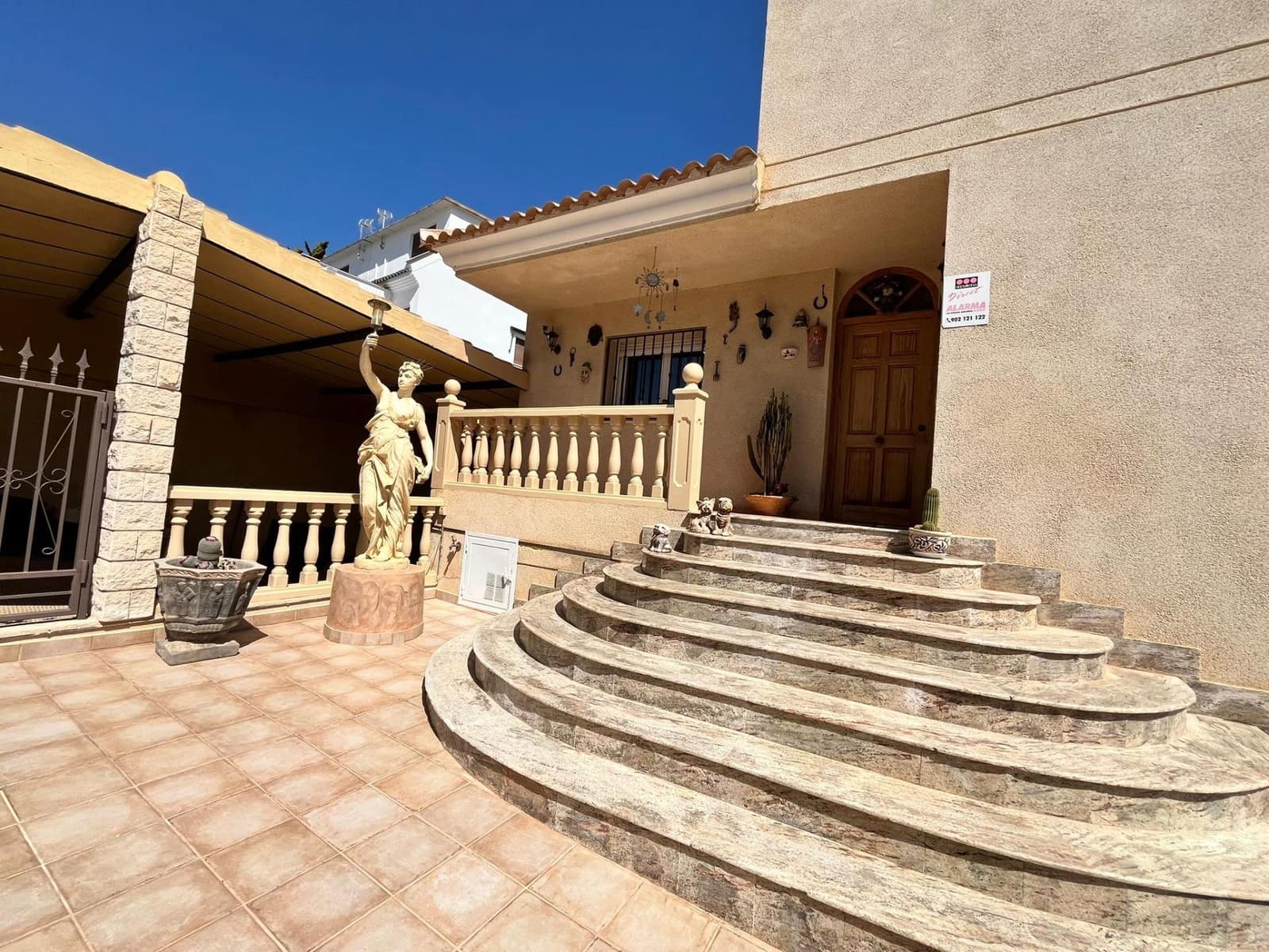 Chalet de 4 habitaciones en Los Collados en venta con garaje - 339.900 € (Ref: 9892823)