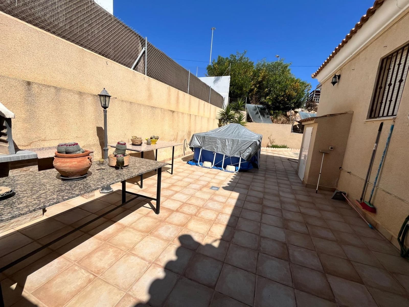 Chalet de 4 habitaciones en Los Collados en venta con garaje - 339.900 € (Ref: 9892823)