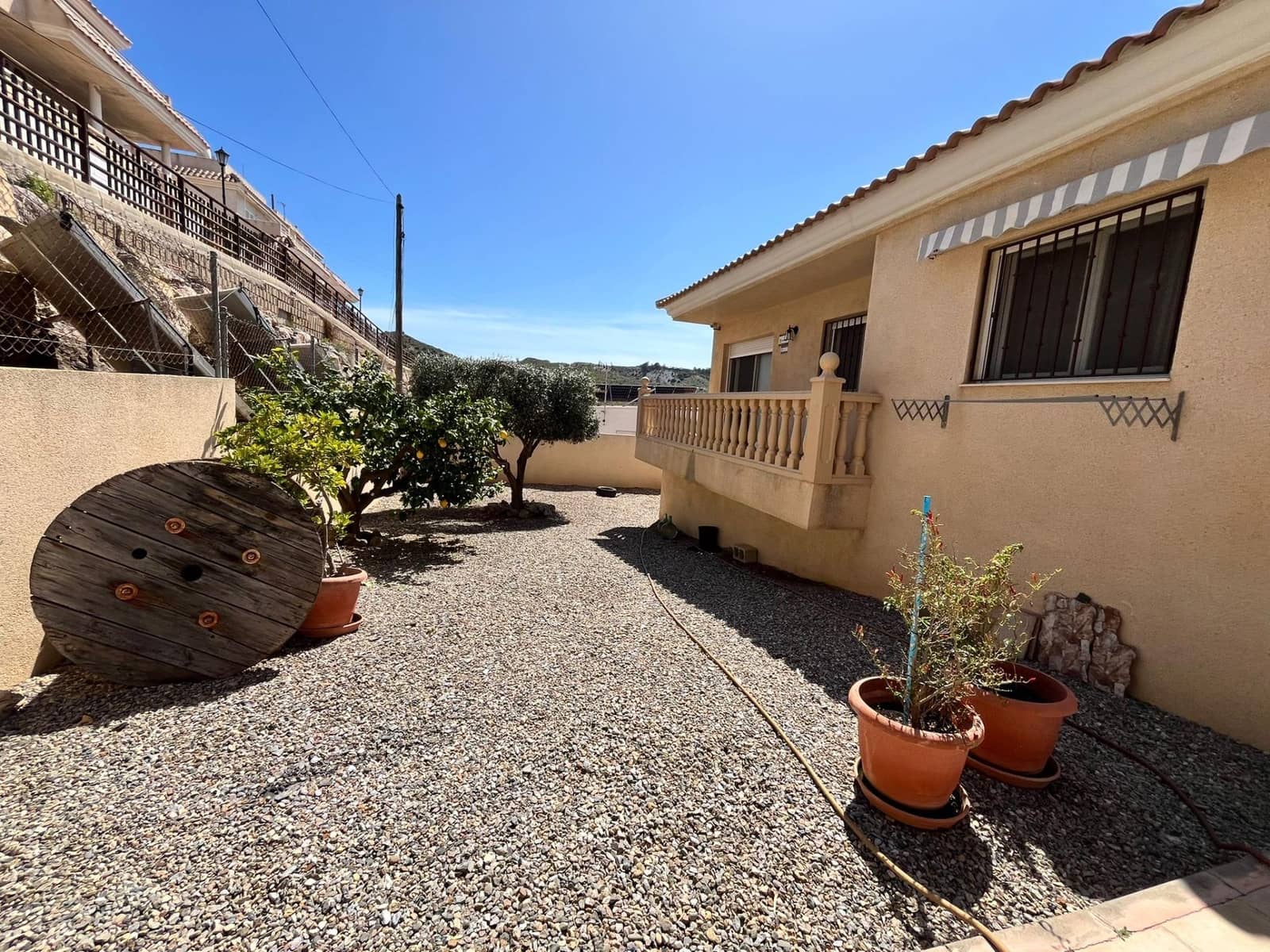 Chalet de 4 habitaciones en Los Collados en venta con garaje - 339.900 € (Ref: 9892823)