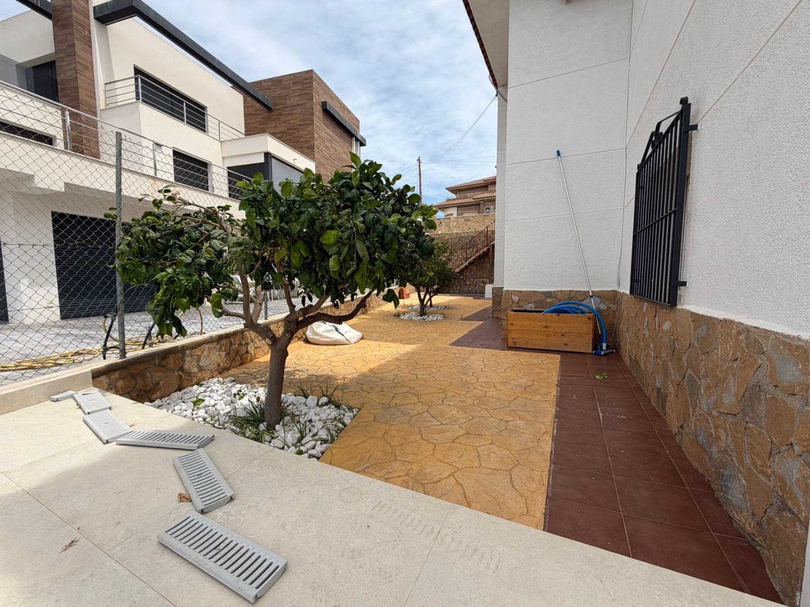 5 sovrum Villa till salu i Calarreona med pool garage - 485 000 € (Ref: 9892836)