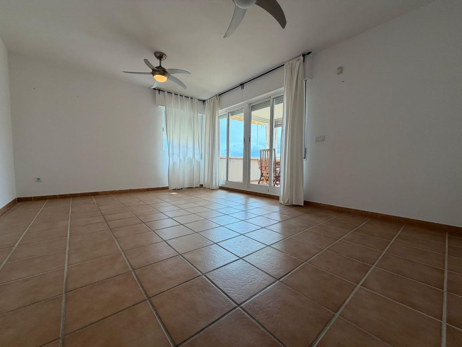 Piso de 3 habitaciones en Calabardina en venta con piscina garaje - 239.900 € (Ref: 9892841)