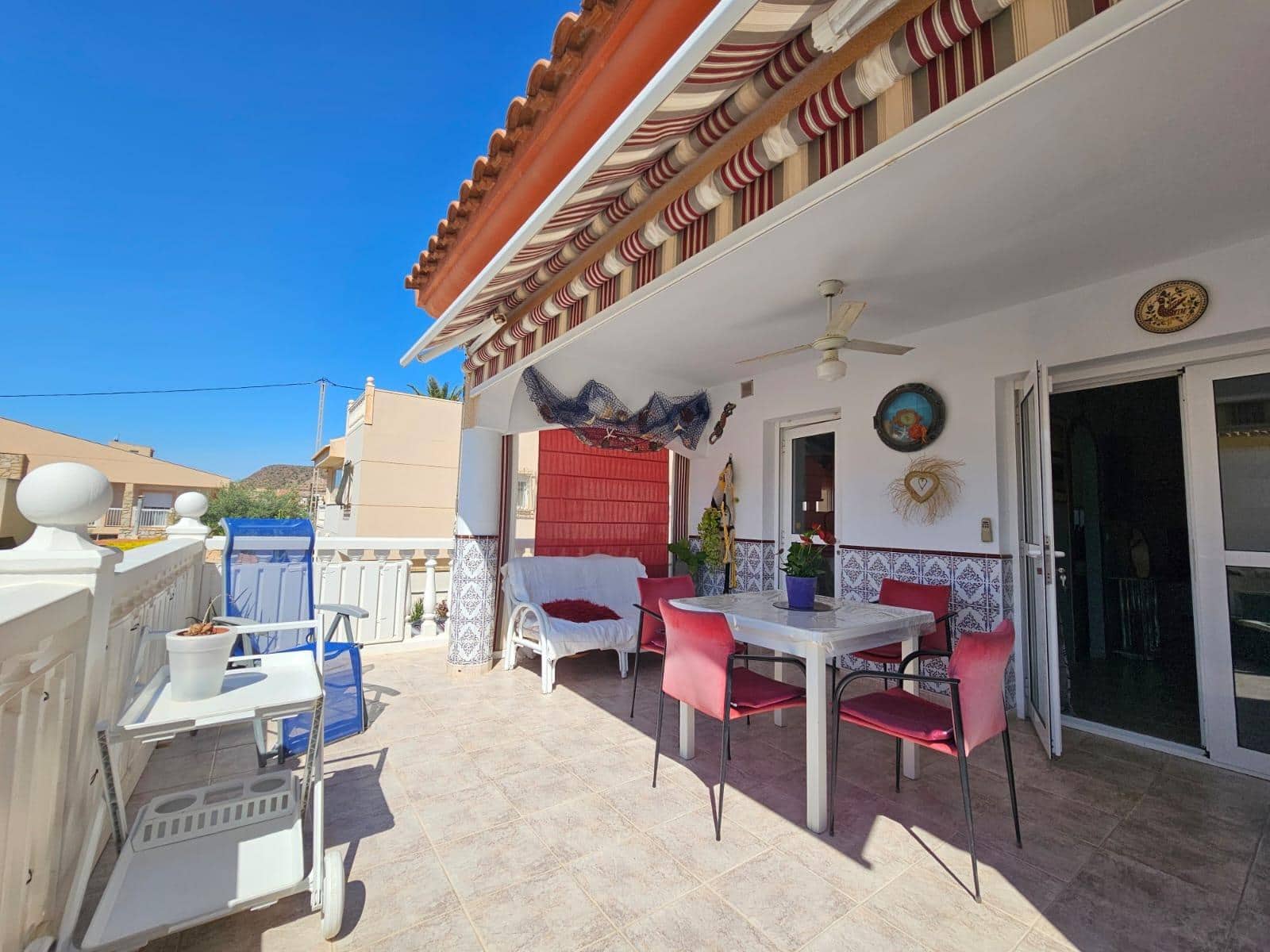 Chalet de 4 habitaciones en Calabardina en venta con garaje - 335.000 € (Ref: 9892849)