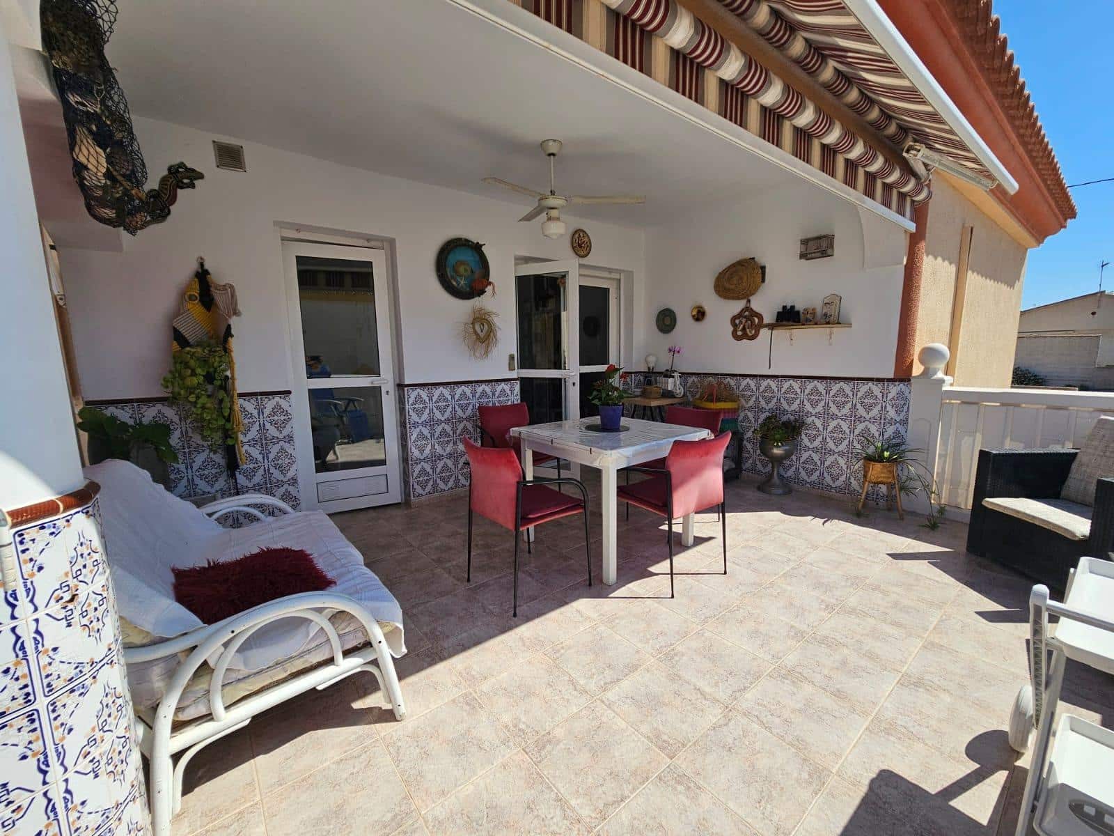 Chalet de 4 habitaciones en Calabardina en venta con garaje - 335.000 € (Ref: 9892849)